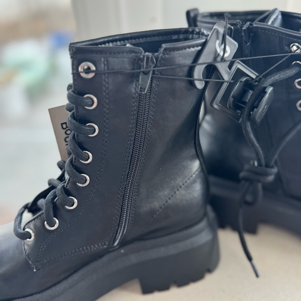 No Boundaries Women's Size 6 Black Lug Sole Combat Boots Side Zip Memory Foam - Picture 4 of 9